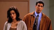 Courteney Cox and David Schwimmer in F.R.I.E.N.D.S | Image via Warner Bros. Television